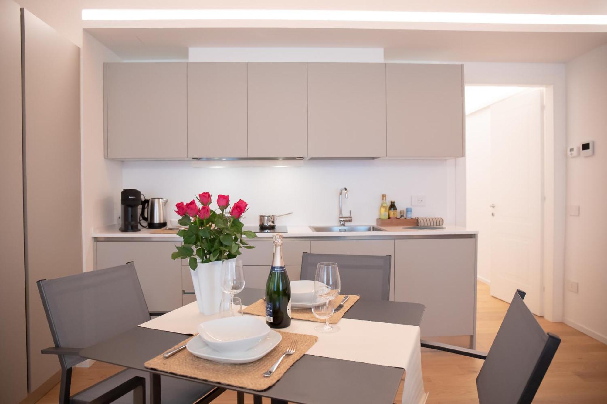 Amendola City View Apartments Suite Romantica Como Eksteriør bilde
