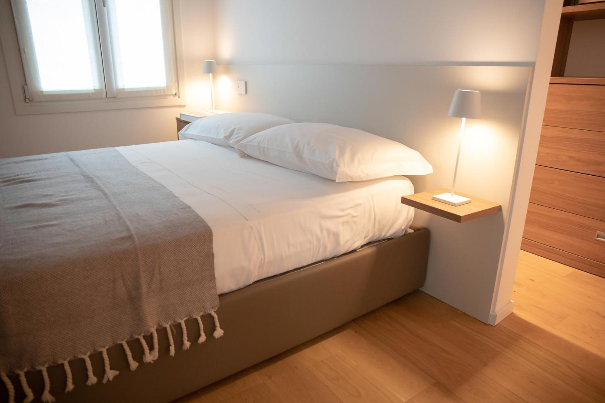 Amendola City View Apartments Suite Romantica Como Eksteriør bilde