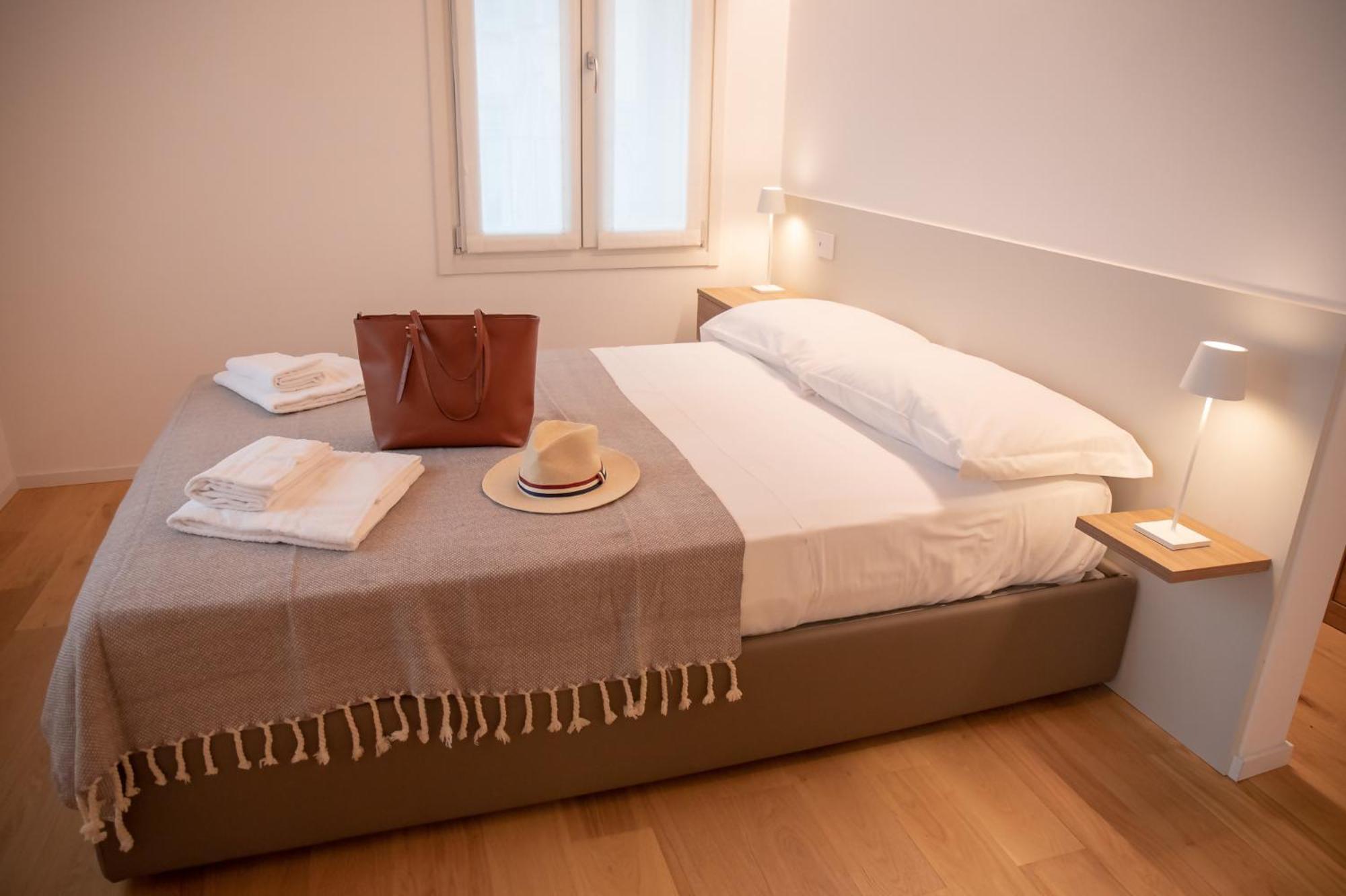 Amendola City View Apartments Suite Romantica Como Eksteriør bilde